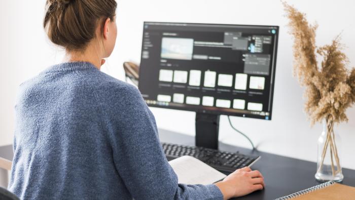 Trabajadora en la oficina